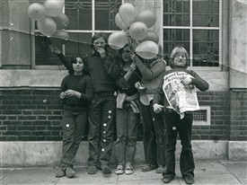Photo:Children demonstrating, 1972