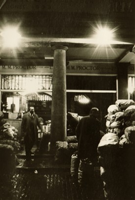 Photo:The market at night
