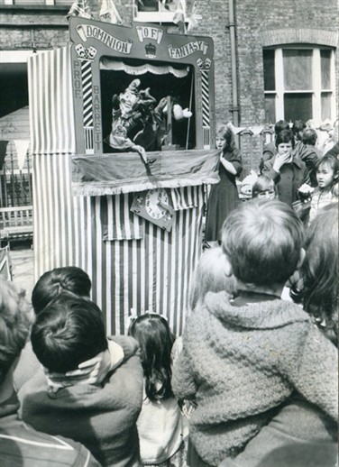 Photo:Punch and Judy puppet shows have been a Covent Garden tradition since the 17th century.